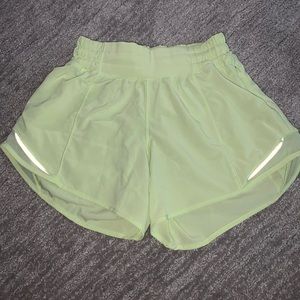 Lululemon hotty hots 4 inch size 2 *RARE